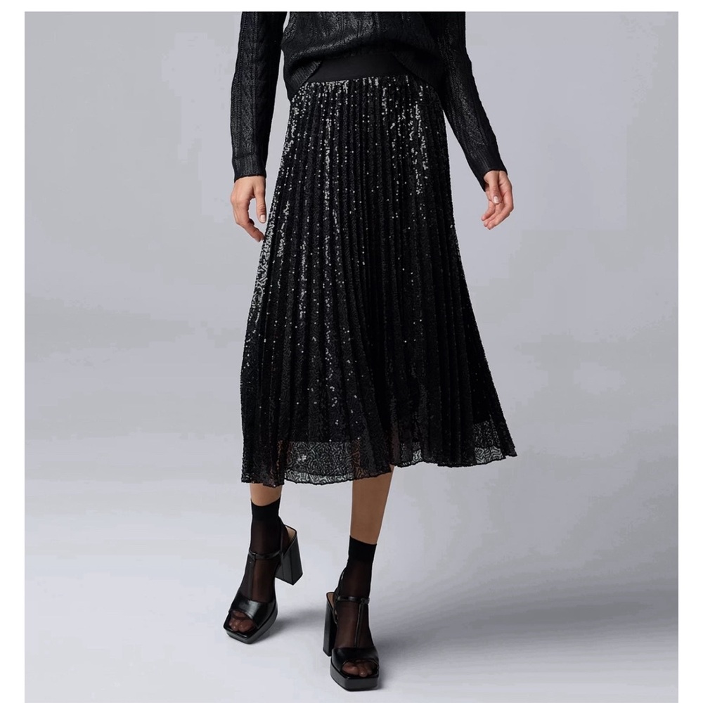 ⭐️Vera Wang Black & Sequin pleated Skirt